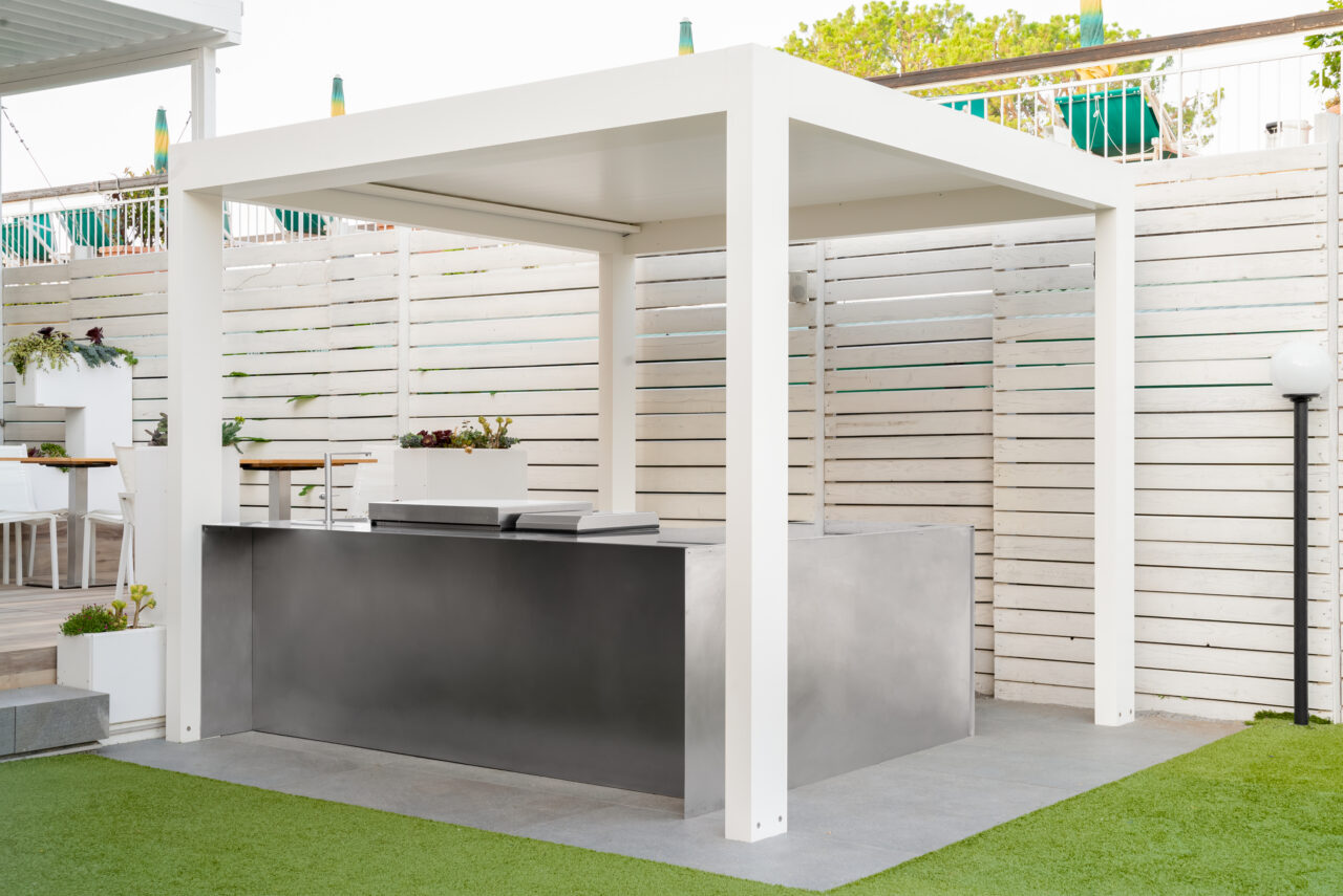 La importancia de los fregaderos en una cocina de exterior - OF  Outdoorkitchens